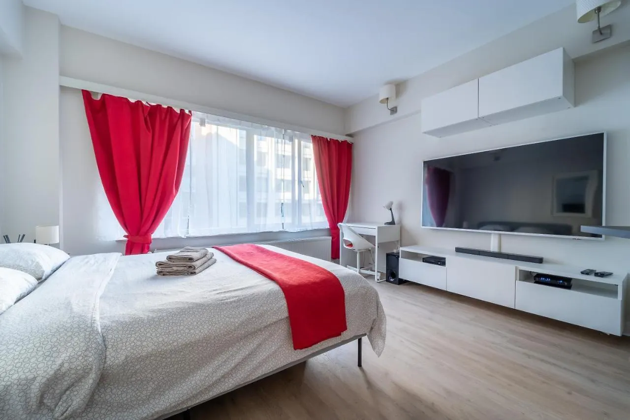 Luxury Studio In The Eu Area contacts